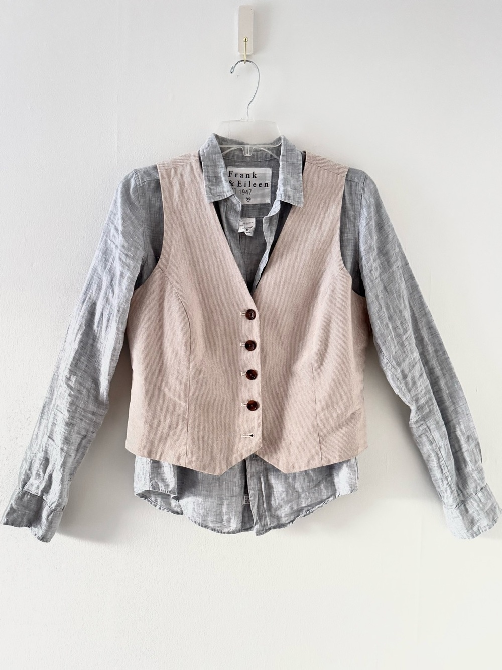 SzXS Frank & Eileen Grey Linen Button Down Shirt